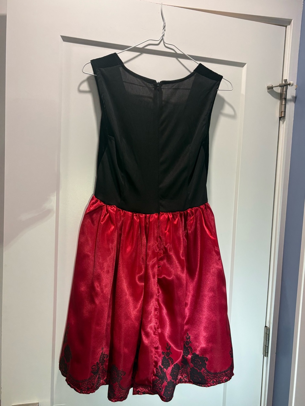 LITTLE RED RIDING HOOD | Halloween Costume | Women’s Size M - Picture 5 of 17